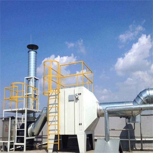 塑料廠注塑機(jī)車間廢氣氣味大，刺鼻又難聞。甚至導(dǎo)致工人中毒